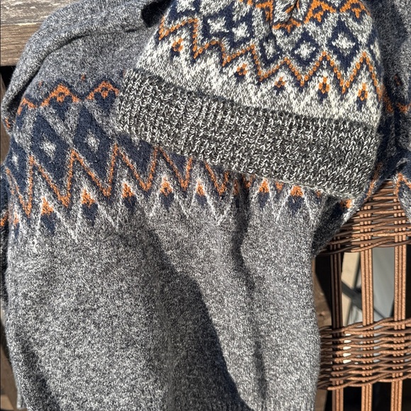 Boys fluffy sweater and matching hat - Picture 7 of 8